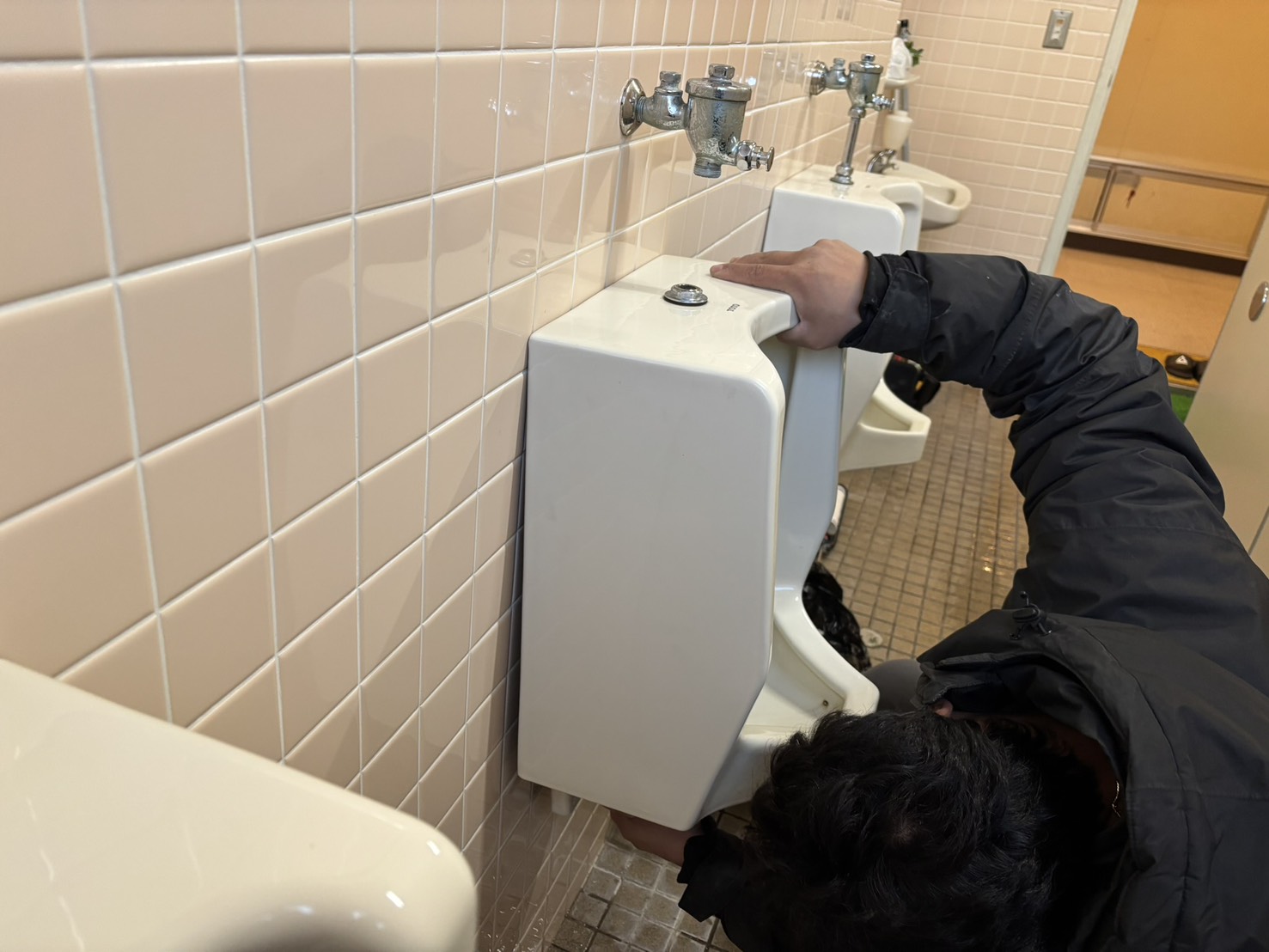 酒殿公民館 男子トイレ漏水修理